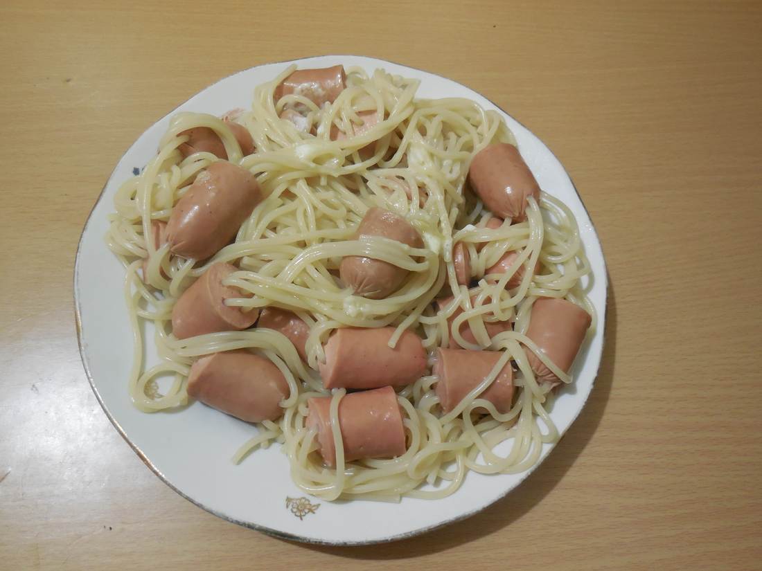Осьминожки из сосисок и спагетти фото